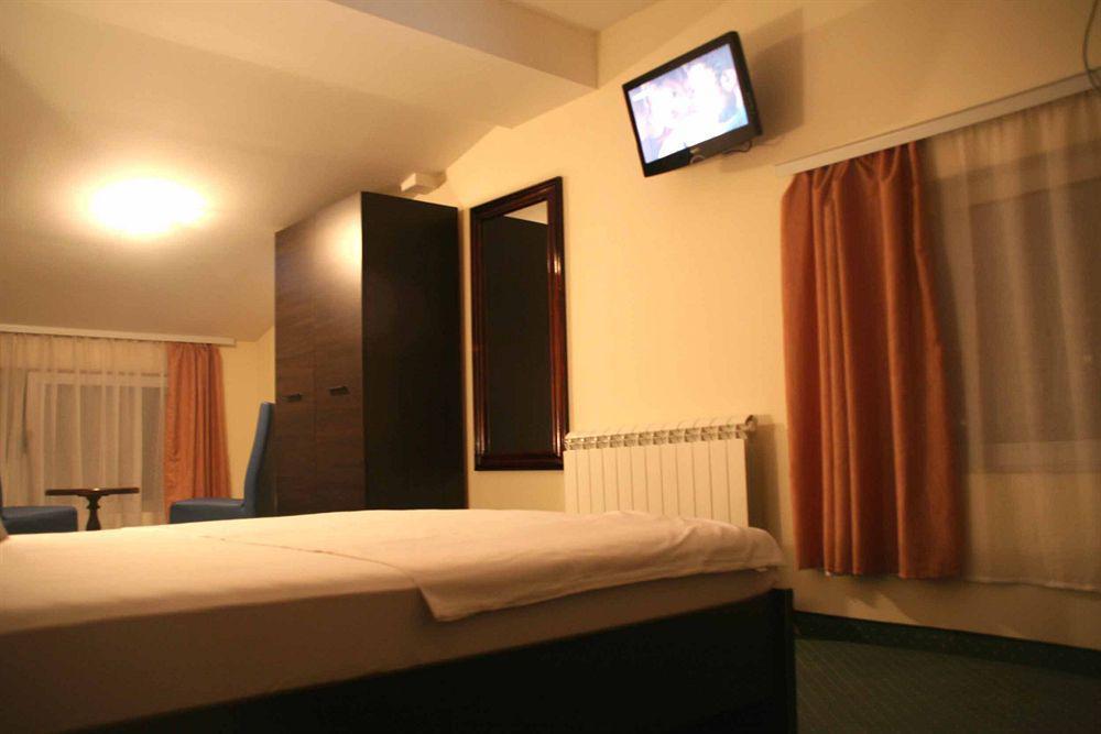 Happy Star Club Hotel Belgrad Exterior foto